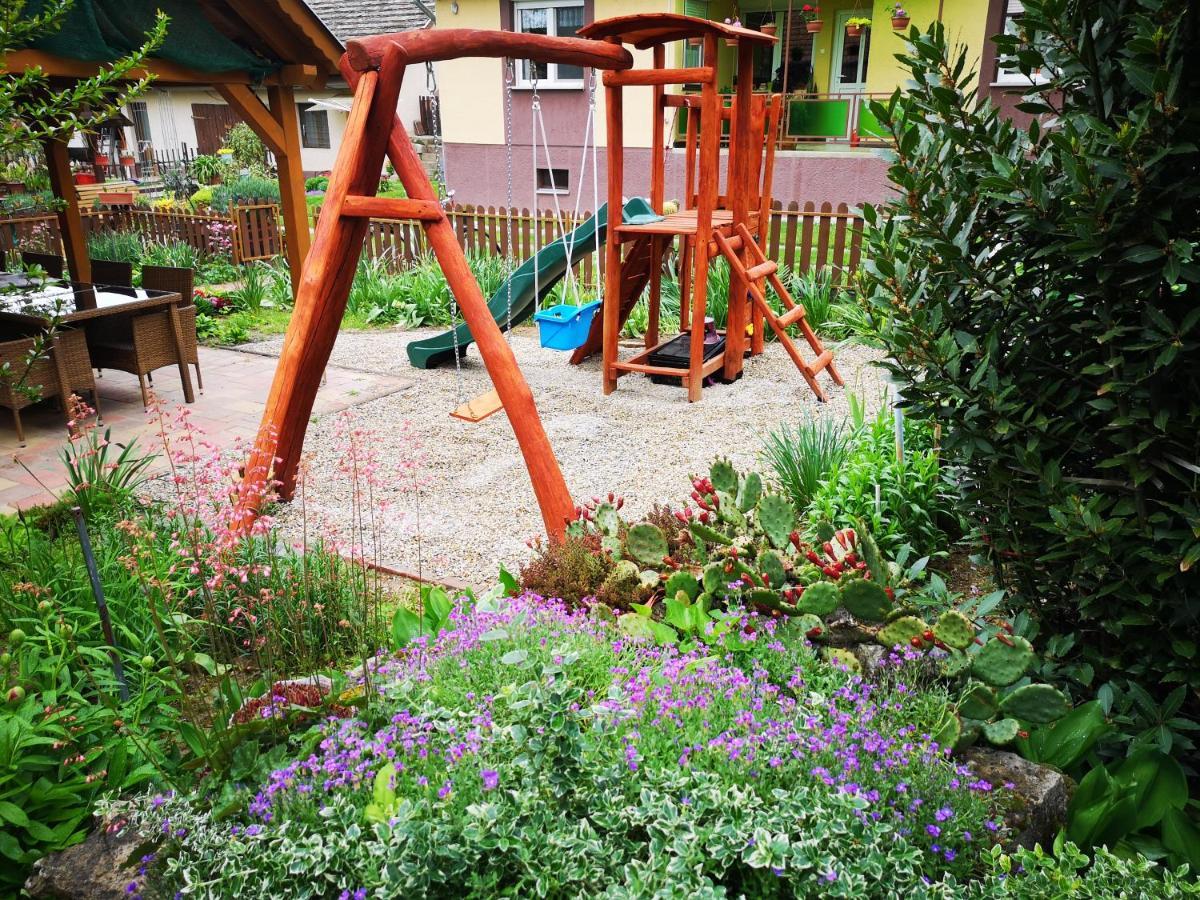Szabo Vendeghaz Hotel Siklos Ngoại thất bức ảnh
