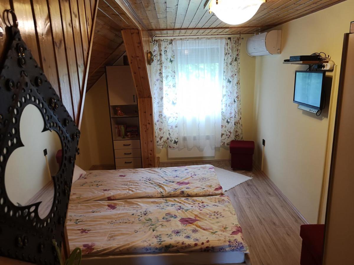 Szabo Vendeghaz Hotel Siklos Ngoại thất bức ảnh