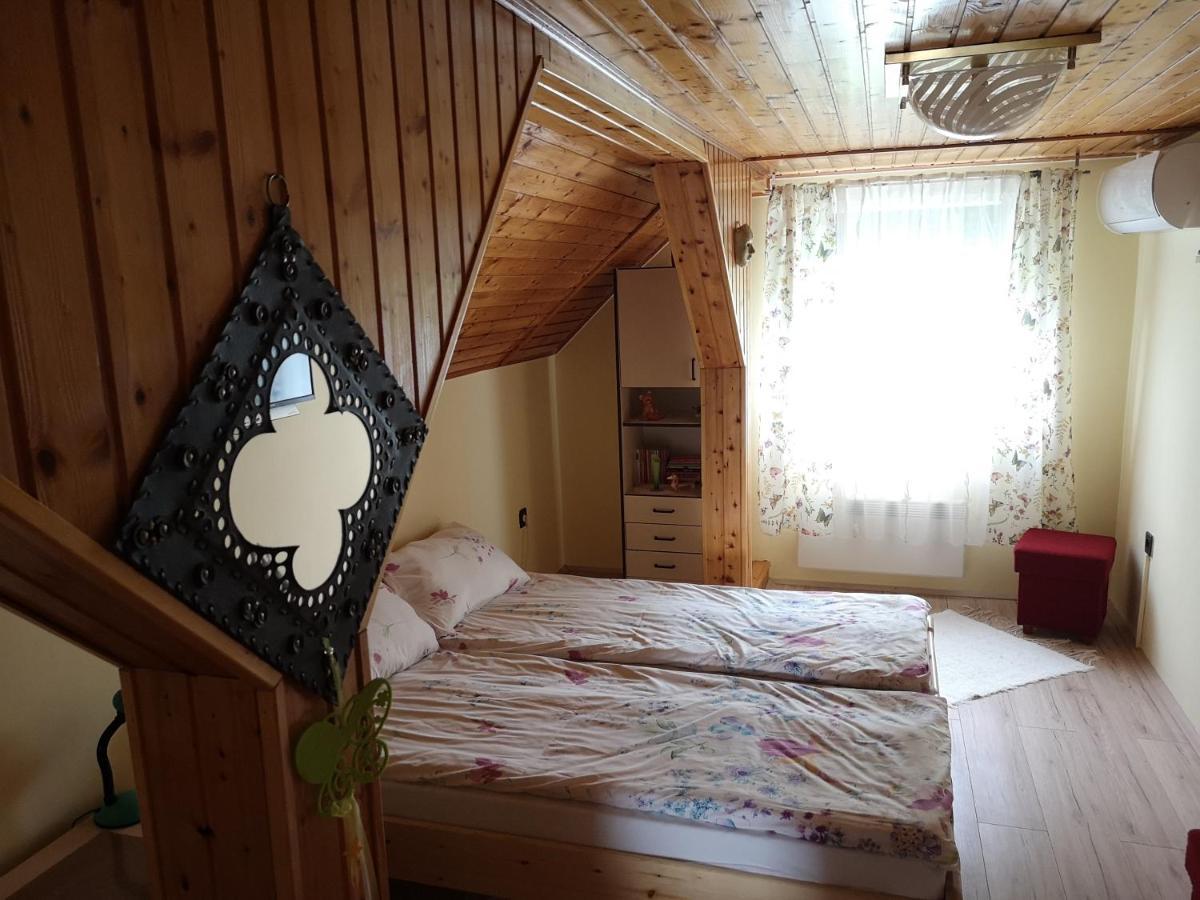 Szabo Vendeghaz Hotel Siklos Ngoại thất bức ảnh