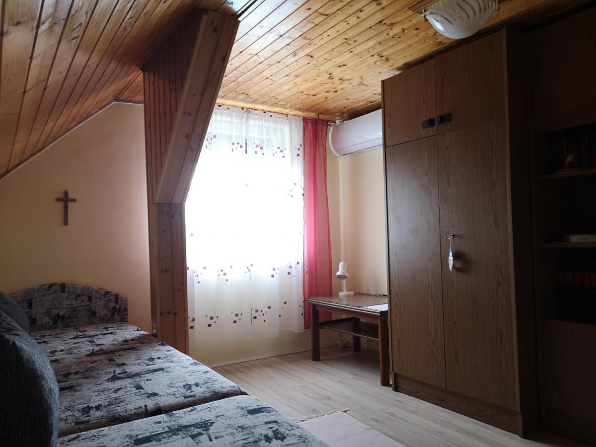 Szabo Vendeghaz Hotel Siklos Ngoại thất bức ảnh