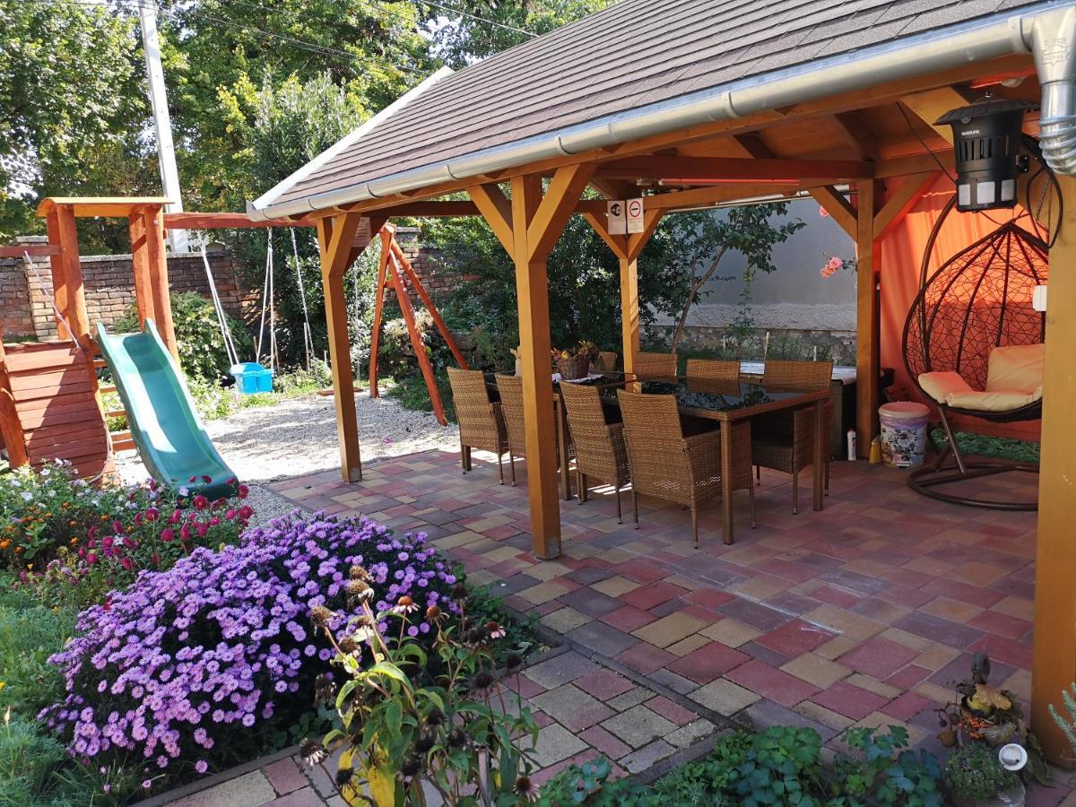 Szabo Vendeghaz Hotel Siklos Ngoại thất bức ảnh